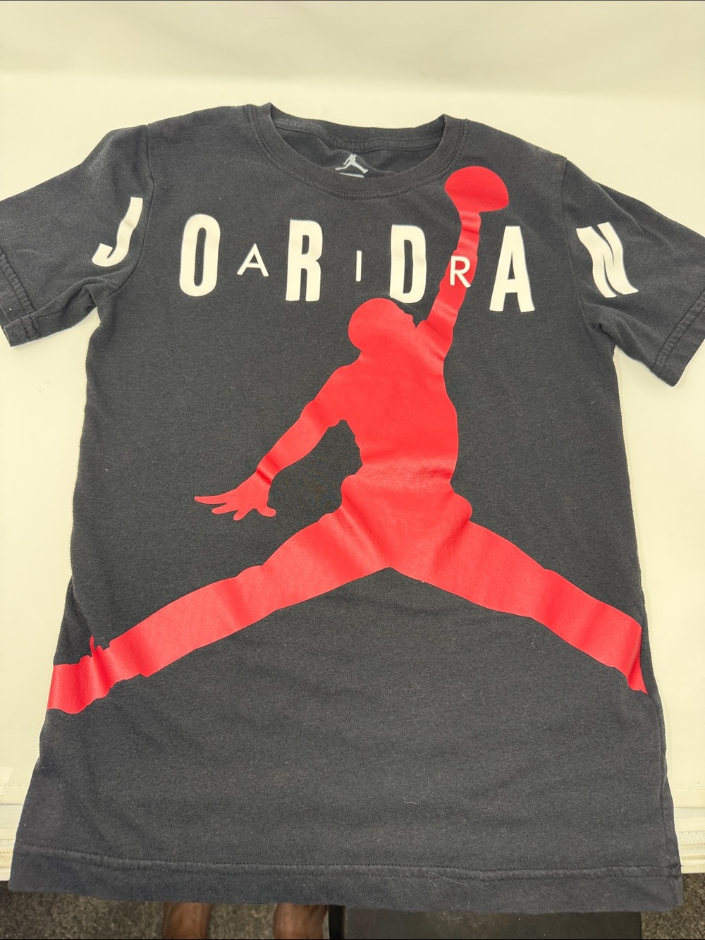 Kid’s Jordan Black Tee with Red Jumpman Silhouette size M